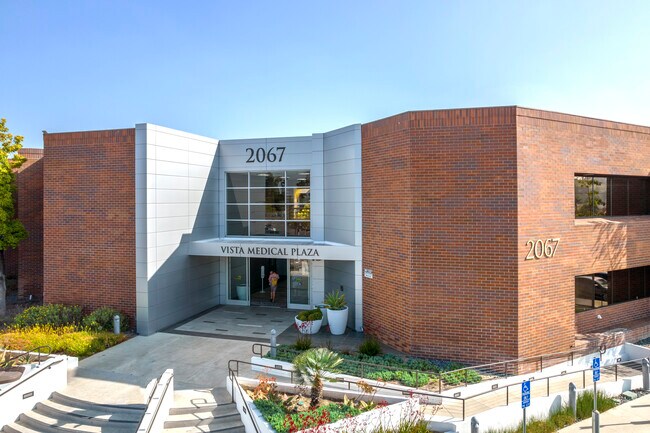 Plus de détails pour 2067 W Vista Way, Vista, CA - Bureau/Médical à louer