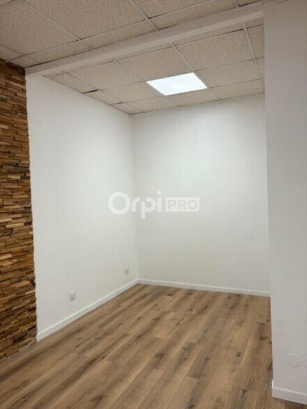 Office in Reims for lease - Interior Photo - Image 3 of 3