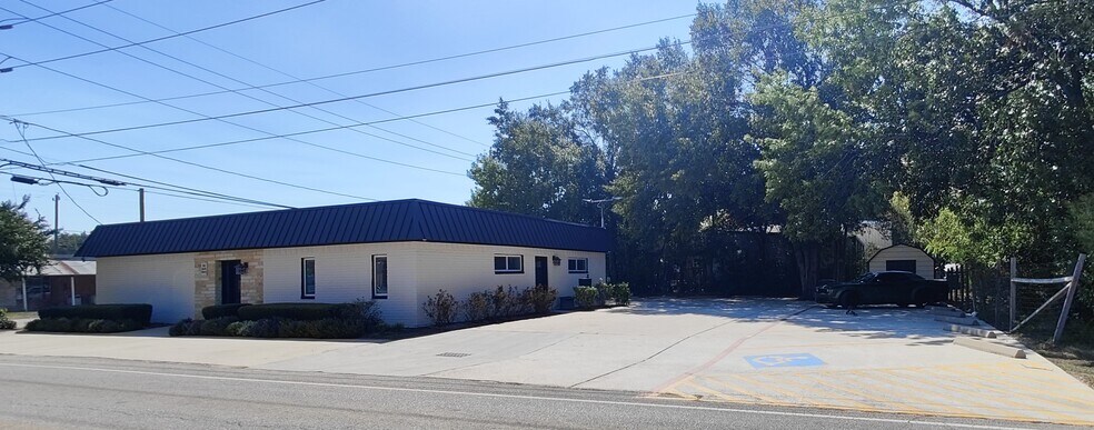 200 N Cherry St, Tomball, TX for lease - Building Photo - Image 1 of 3