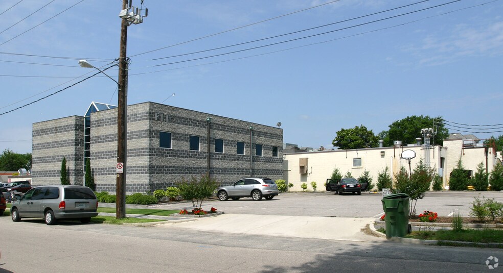 615 Claremont Ave, Norfolk, VA à louer - Photo du bâtiment - Image 3 de 3