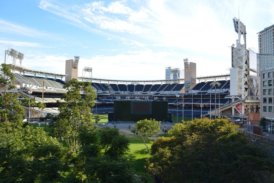 815 J St, San Diego, CA à louer - Photo du bâtiment - Image 3 de 10