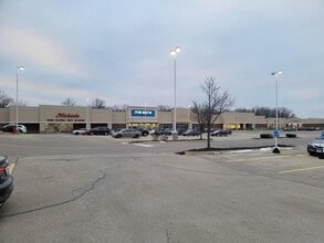 2453-2587 Sycamore Rd, Dekalb, IL à louer Photo du bâtiment- Image 2 de 3