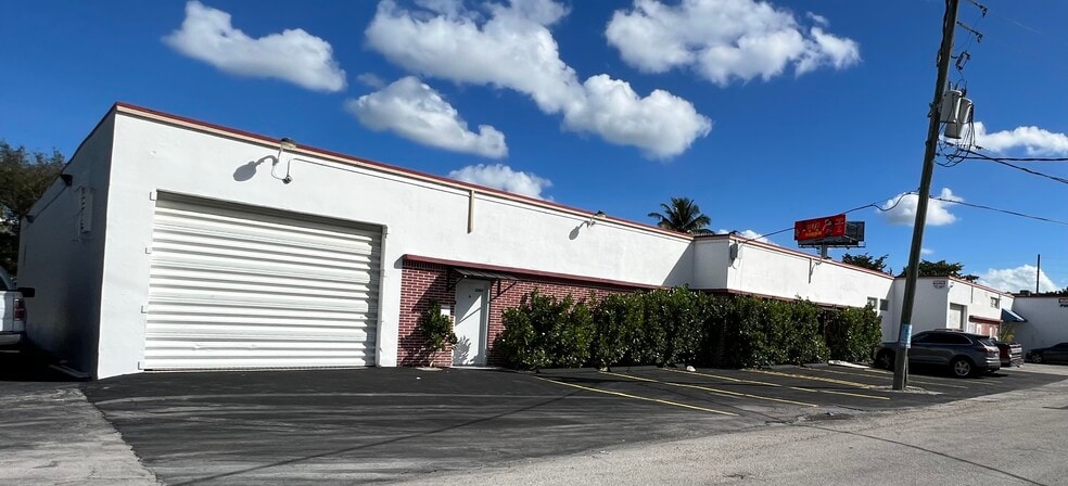 3257 NW 7th Avenue Cir, Miami, FL for lease - Primary Photo - Image 1 of 13