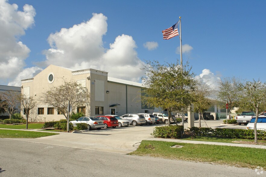 151 Commerce Rd, Boynton Beach, FL à louer - Photo principale - Image 2 de 2