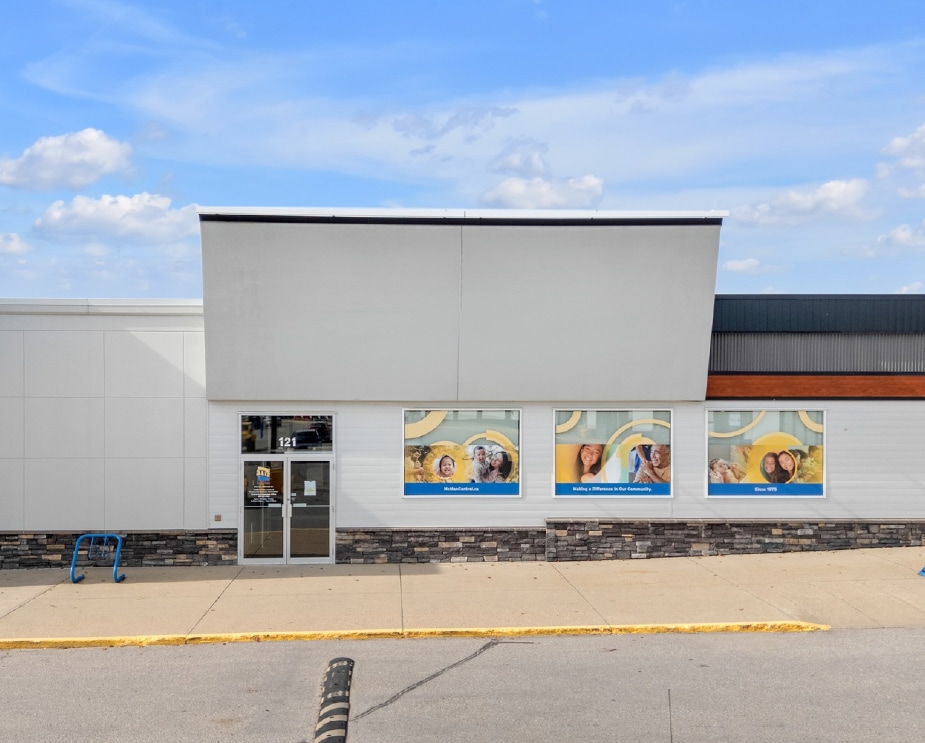4804 50 St, Innisfail, AB for lease Building Photo- Image 1 of 23