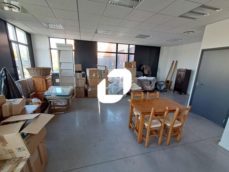 180 Rue De Bondues, Wambrechies for lease - Interior Photo - Image 2 of 7