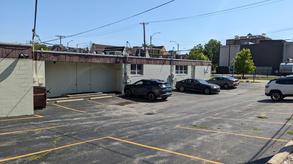 221 E Washington St, Bloomington, IL for lease - Building Photo - Image 2 of 2