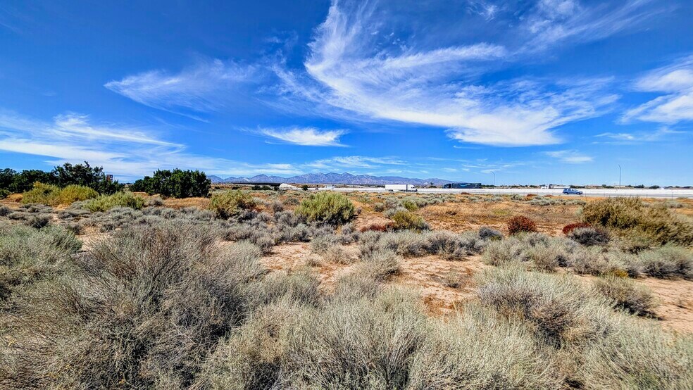 NEC of I-15 and Ranchero Rd, Hesperia, CA à vendre - Aérien - Image 2 de 4
