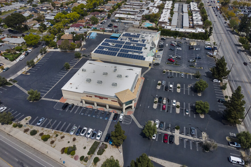 9750 Woodman Ave, Arleta, CA for lease - Primary Photo - Image 1 of 1