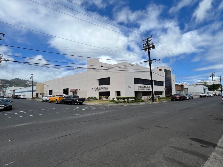 1244 Kaumualii St, Honolulu, HI for lease - Building Photo - Image 1 of 4