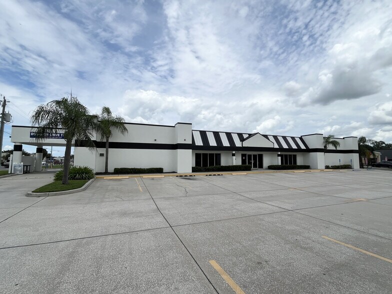 1210 10th St E, Palmetto, FL à louer - Photo du bâtiment - Image 2 de 7