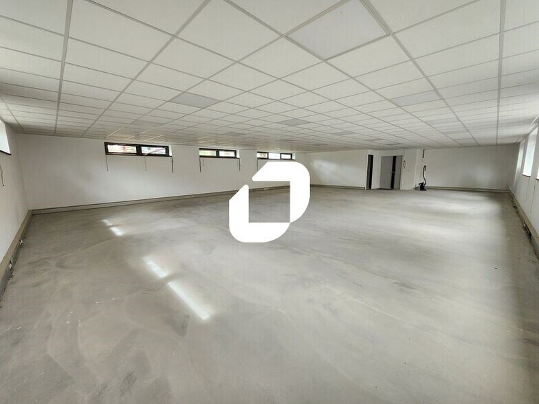 Office in Saint-Germain-en-Laye for lease - Interior Photo - Image 3 of 14