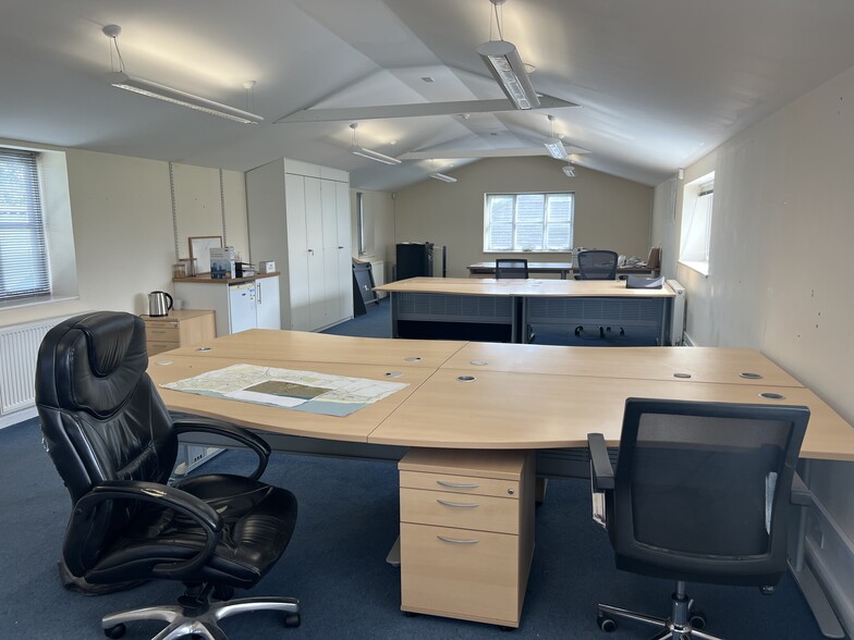 Office in Unit 4 High Cross Farm, Henfield Road, Albourne Road, Hurstpierpoint for lease - Building Photo - Image 2 of 12