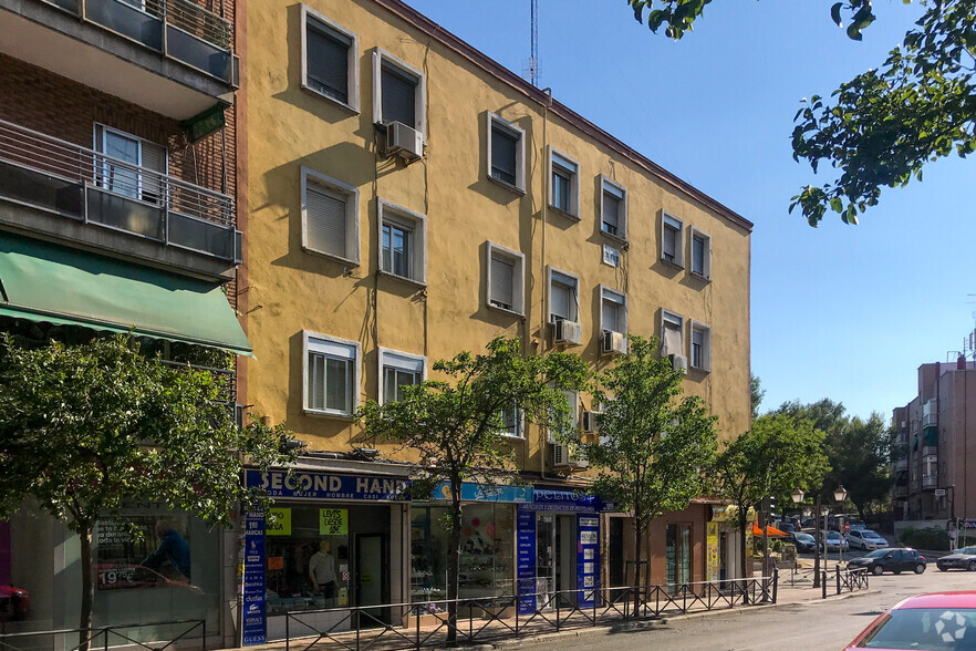 Avenida Rafaela Ibarra, 1, Madrid, Madrid à vendre - Photo du bâtiment - Image 2 de 2