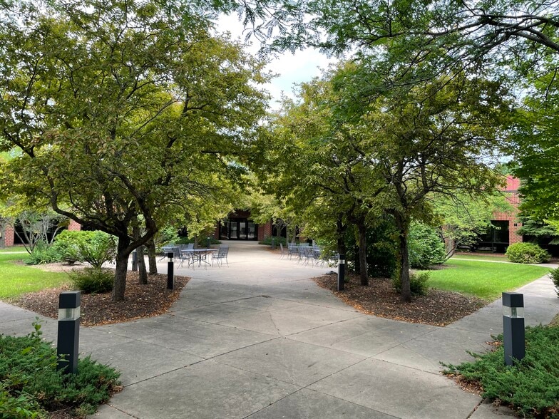 5 Innovation Ct, Grand Chute, WI for lease - Building Photo - Image 1 of 26