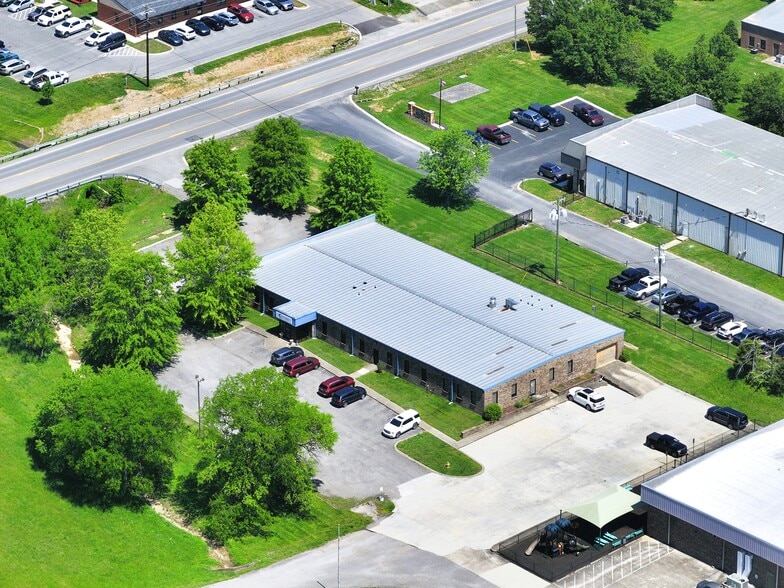 575 Airport Rd, Gallatin, TN for sale - Building Photo - Image 2 of 10