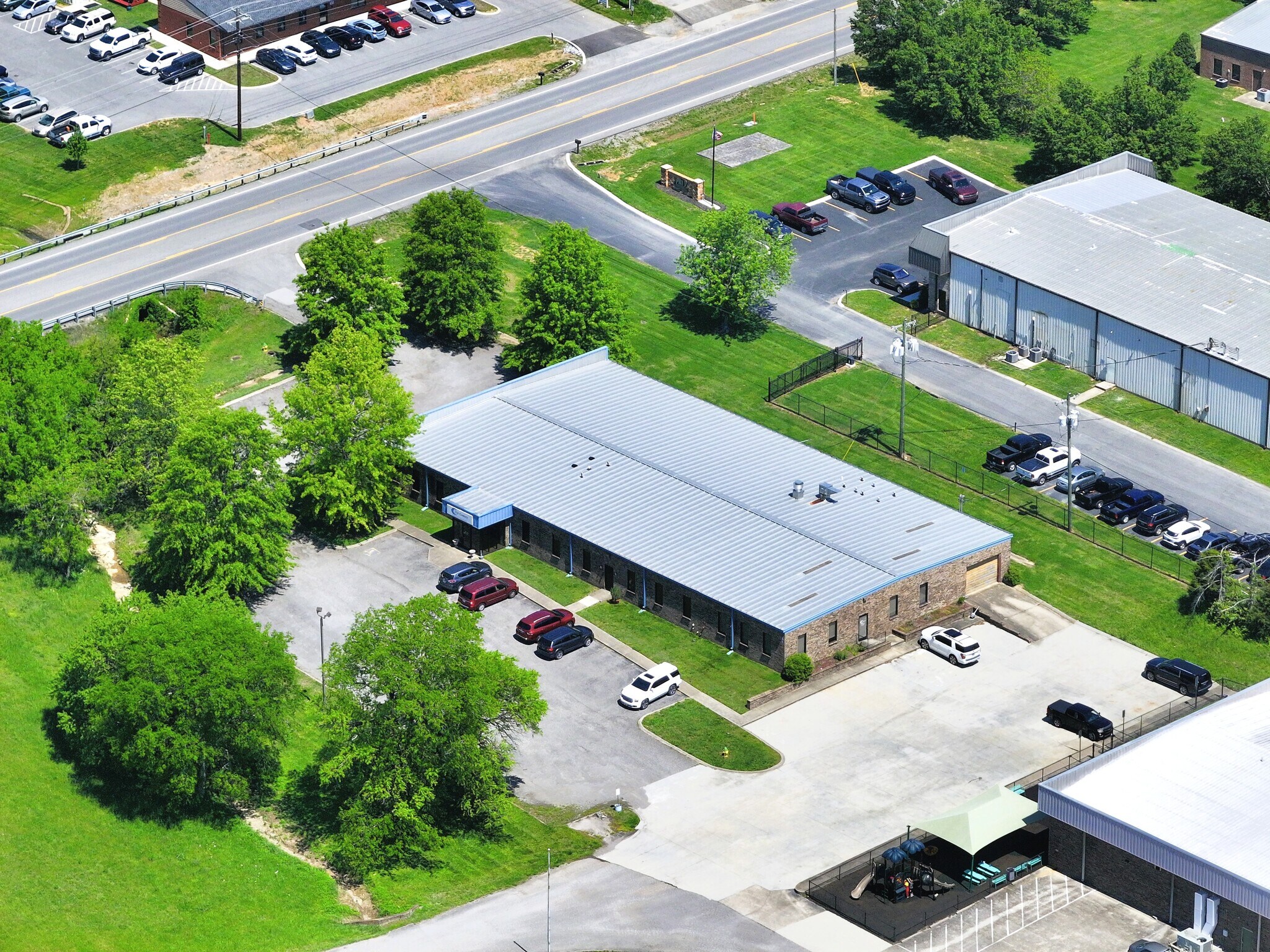 575 Airport Rd, Gallatin, TN à vendre Photo du bâtiment- Image 1 de 11