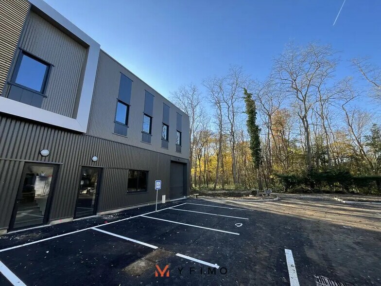 Flex dans Les Mureaux à louer - Photo du bâtiment - Image 3 de 6