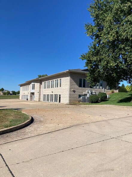 3225 W Truman Blvd, Jefferson City, MO à louer - Photo du bâtiment - Image 3 de 8