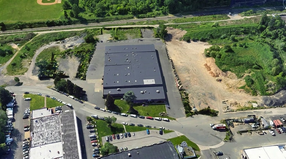 13451 Damar Dr, Philadelphia, PA for lease - Building Photo - Image 1 of 6