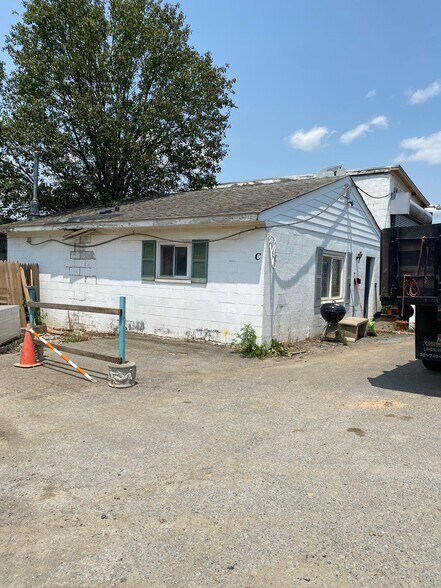 5011 Olney Laytonsville Rd, Olney, MD à louer - Photo du bâtiment - Image 3 de 11