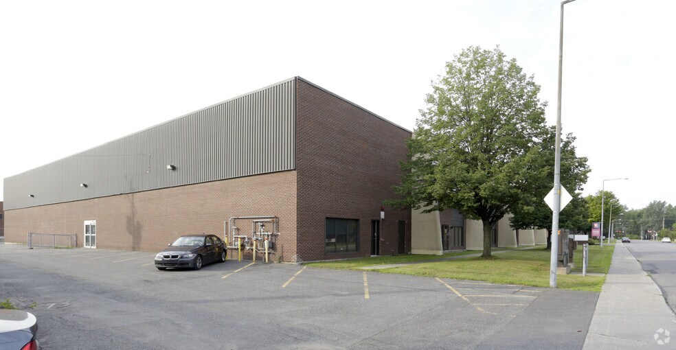 2060-2068 Rue de la Province, Longueuil, QC à louer - Photo du bâtiment - Image 2 de 2