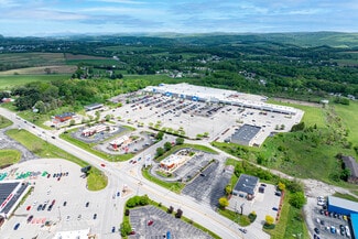 Plus de détails pour 700-900 Summit Ridge Plz, Mount Pleasant, PA - Commerce de détail à louer