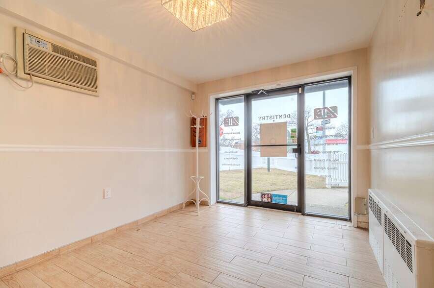 3232 Francis Lewis Blvd, Flushing, NY à louer - Photo du bâtiment - Image 3 de 17