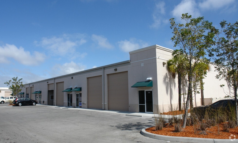 4730 Enterprise Ave, Naples, FL for sale - Building Photo - Image 2 of 4