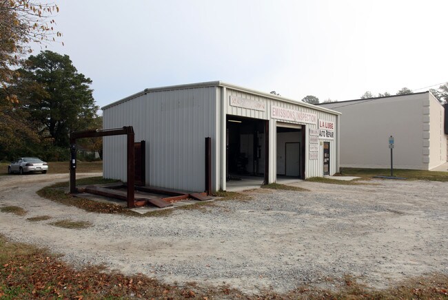 More details for 316 Village Rd NE, Leland, NC - Retail for Sale