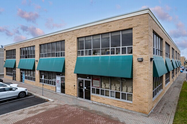 More details for 411 Confederation Pky, Concord, ON - Industrial for Sale