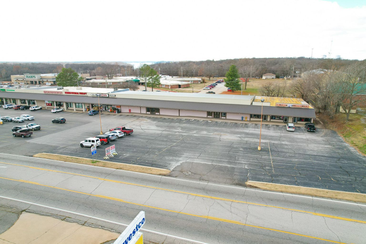 1112 S Main St, Grove, OK for sale Primary Photo- Image 1 of 1