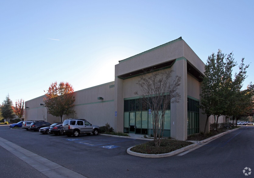 3587 Old Conejo Rd, Newbury Park, CA for lease - Primary Photo - Image 3 of 5