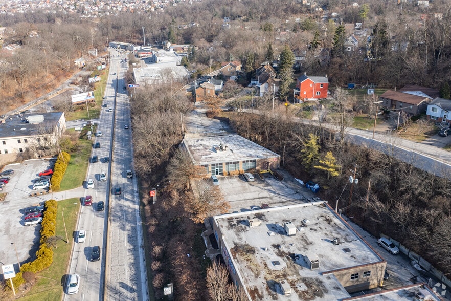 2809 Banksville Rd, Pittsburgh, PA for lease - Primary Photo - Image 1 of 15