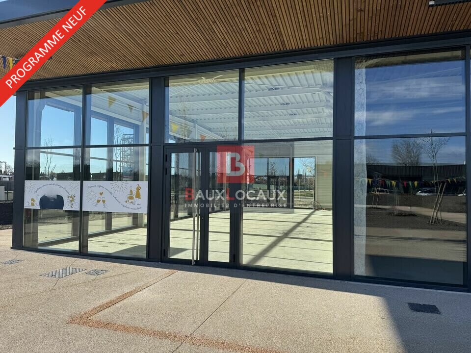 Retail in Monteux for lease Building Photo- Image 1 of 7