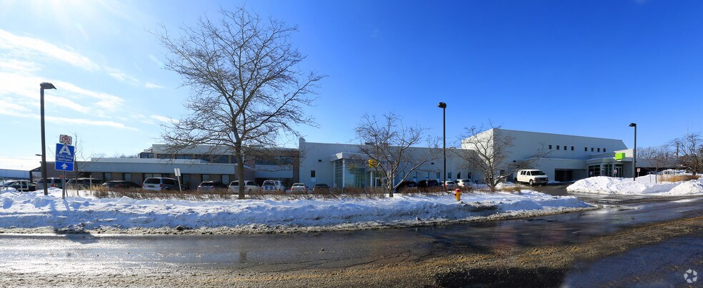 65 Hanson Ave, Kitchener, ON à louer - Photo du bâtiment - Image 2 de 3