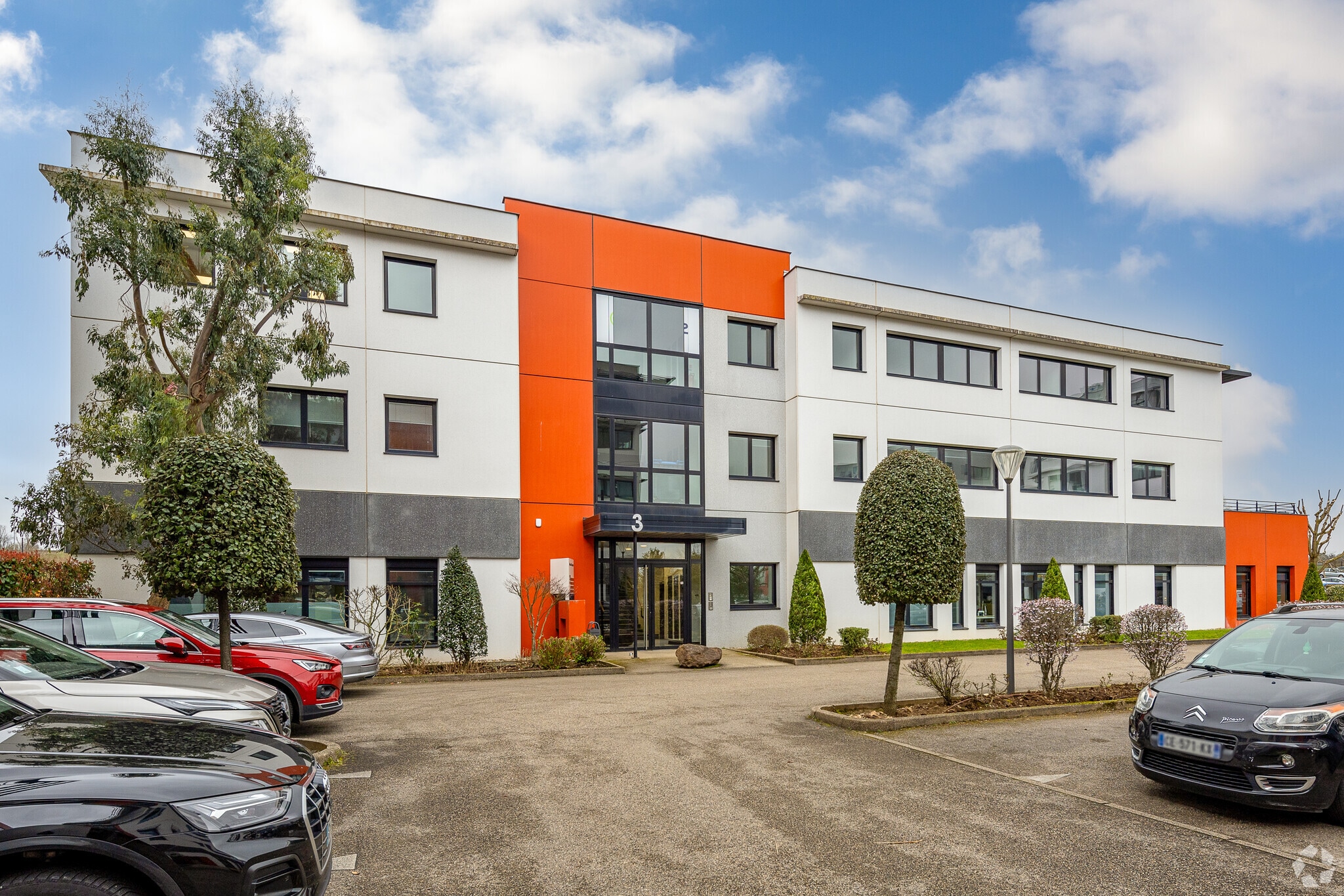 3 Allée De Toscane, Saint-Priest for lease Primary Photo- Image 1 of 3