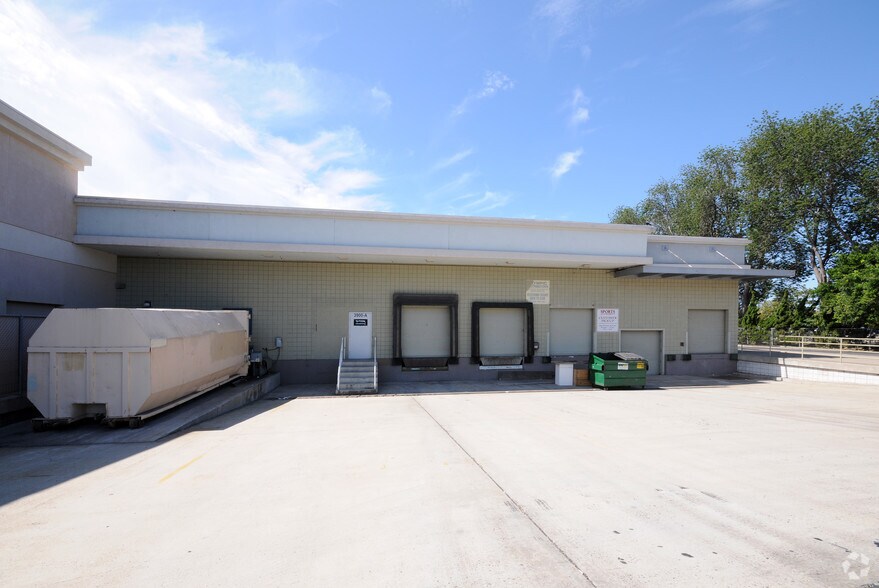 3900-3940 S Bristol St, Santa Ana, CA à louer - Photo du bâtiment - Image 3 de 4