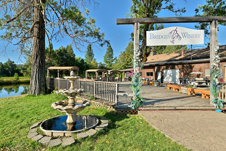 3900 Holland Rd loop, Cave Junction, OR à vendre - Photo du bâtiment - Image 3 de 51