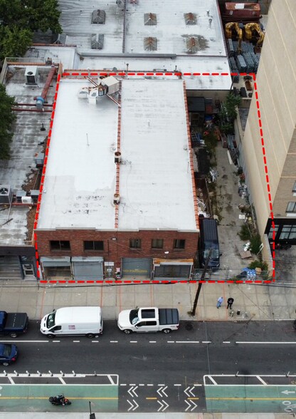 3832 Crescent St, Long Island City, NY à vendre - Photo du bâtiment - Image 2 de 8