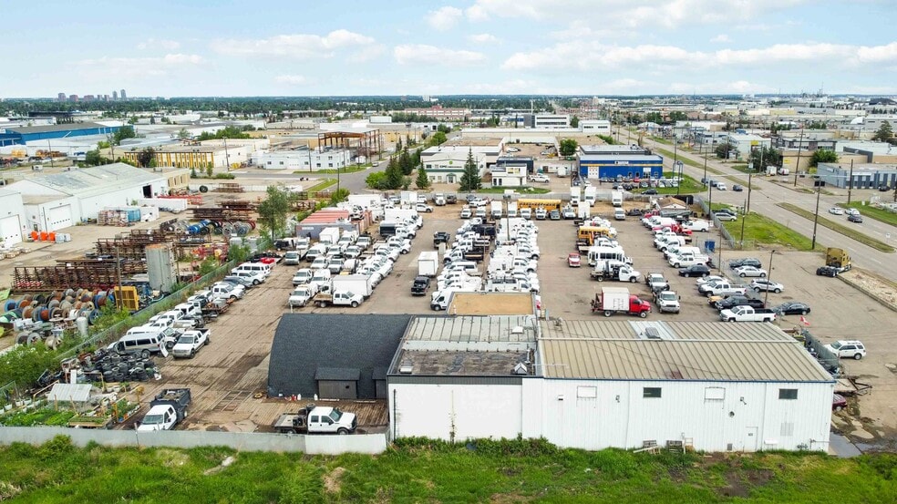 7020 50 St NW, Edmonton, AB à vendre - Aérien - Image 2 de 11