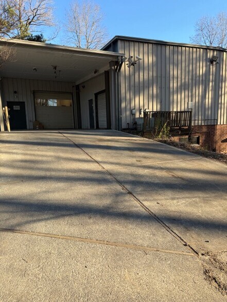 8621 Barefoot Industrial Rd, Raleigh, NC à louer - Photo du bâtiment - Image 2 de 8