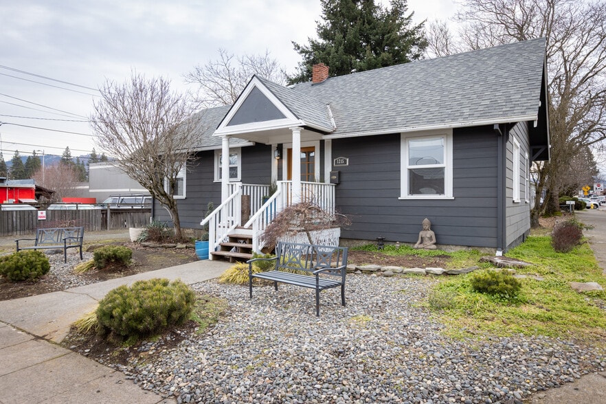 1215 B St, Hood River, OR for lease - Primary Photo - Image 1 of 54