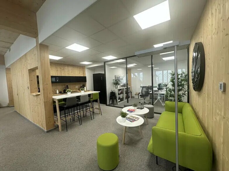 Office in Schiltigheim for lease - Interior Photo - Image 3 of 5