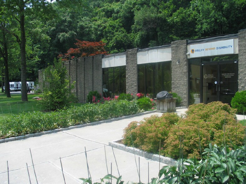 120 Kisco Ave, Mount Kisco, NY à louer - Photo du bâtiment - Image 3 de 39