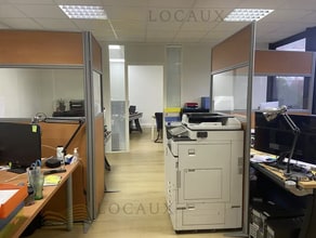 Office in Argenteuil for lease Interior Photo- Image 1 of 4