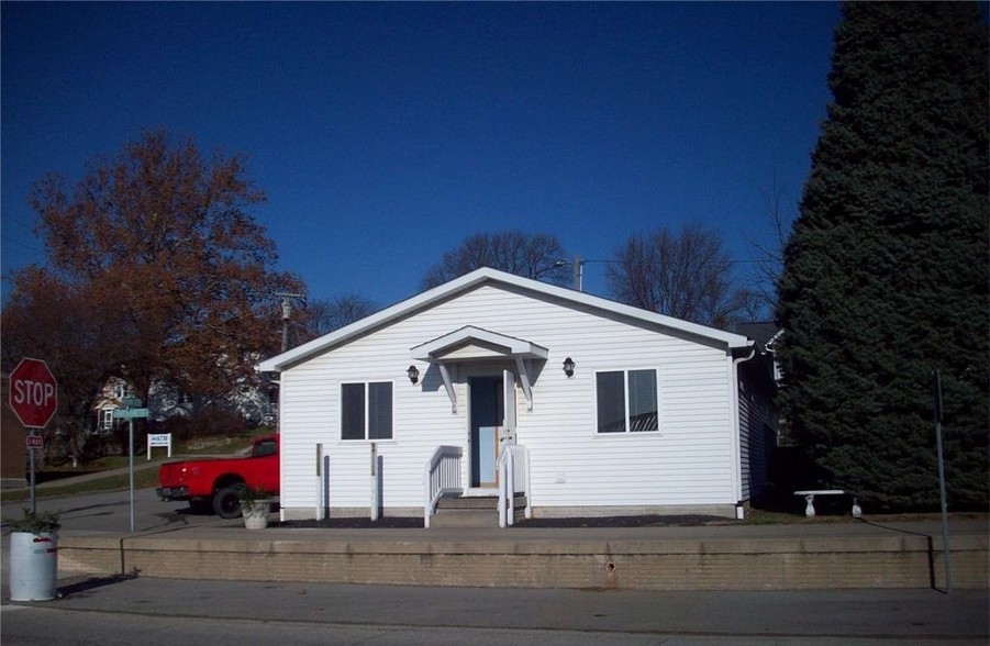 100 E Railroad St, Norway, IA for sale - Building Photo - Image 1 of 1