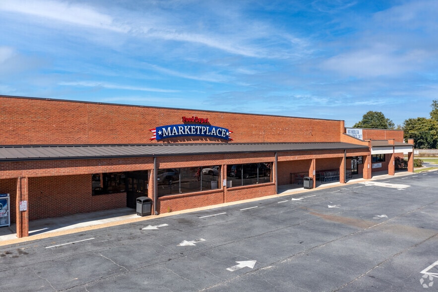 140 W Dykes St, Cochran, GA for lease - Building Photo - Image 2 of 40