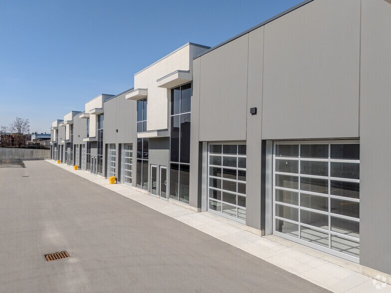 24 Ditton Dr, Hamilton, ON à vendre - Photo du bâtiment - Image 2 de 3