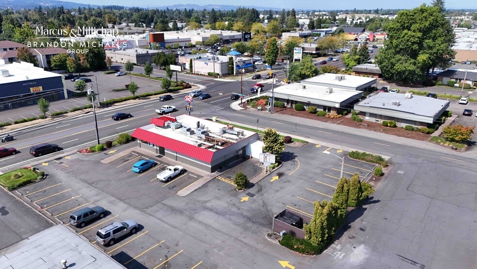 398 Lancaster Dr NE, Salem, OR à vendre - Photo du bâtiment - Image 2 de 11